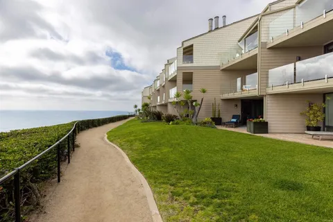 $3,300,000 | 375 West I Street, Encinitas, CA 92024