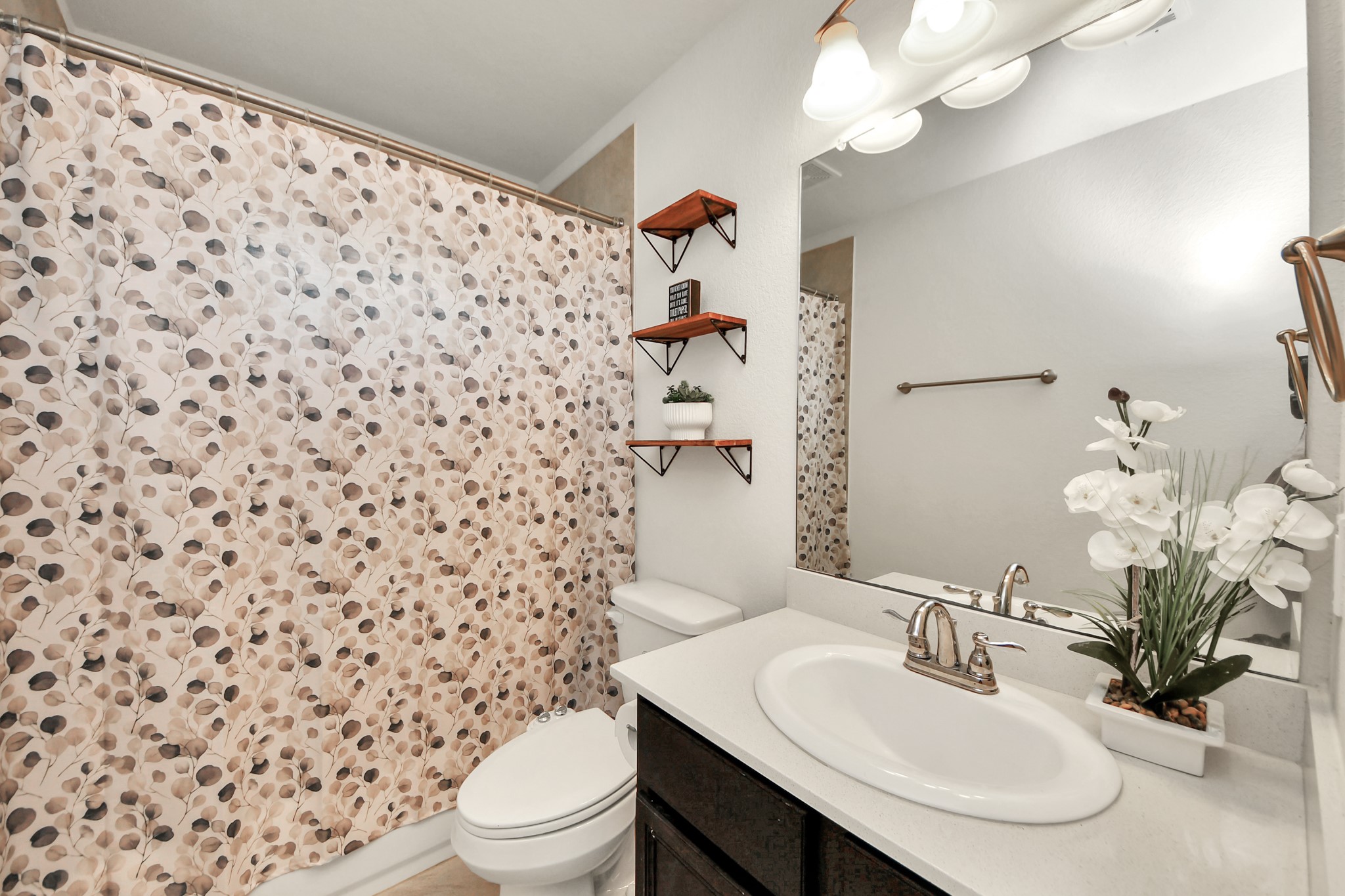 6226 Mason Way Rosenberg, TX 77471 - Photo 20 of 30 a bathroom with a sink toilet and shower