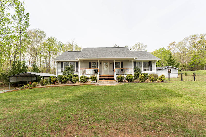 1971 Quaker Church Road Bedford, VA 24523 - Photo 2 of 47 DGA_1745