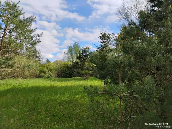$400,000 | -middle Parc Middle Parc Middle Road, Highland, MI 48357