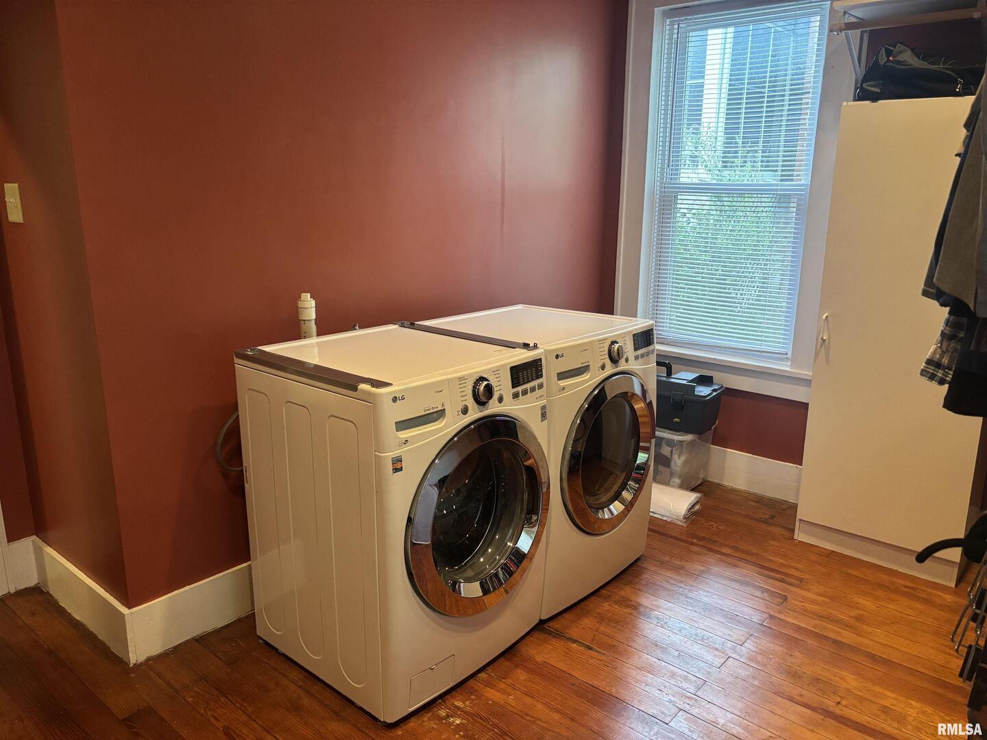 680 Stratton Street Chester, IL 62233 - Photo 16 of 22 a utility room with dryer and washer