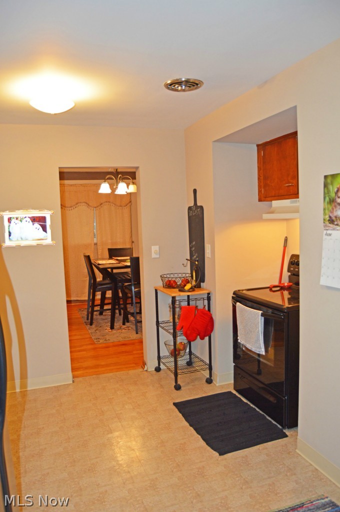 2926 Snow Road Cleveland, OH 44134 - Photo 3 of 25