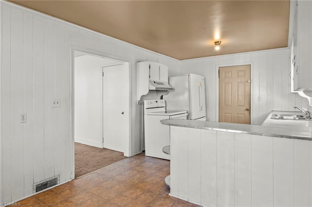 3624 Yadkinville Road Winston-Salem, NC 27106 - Photo 8 of 24