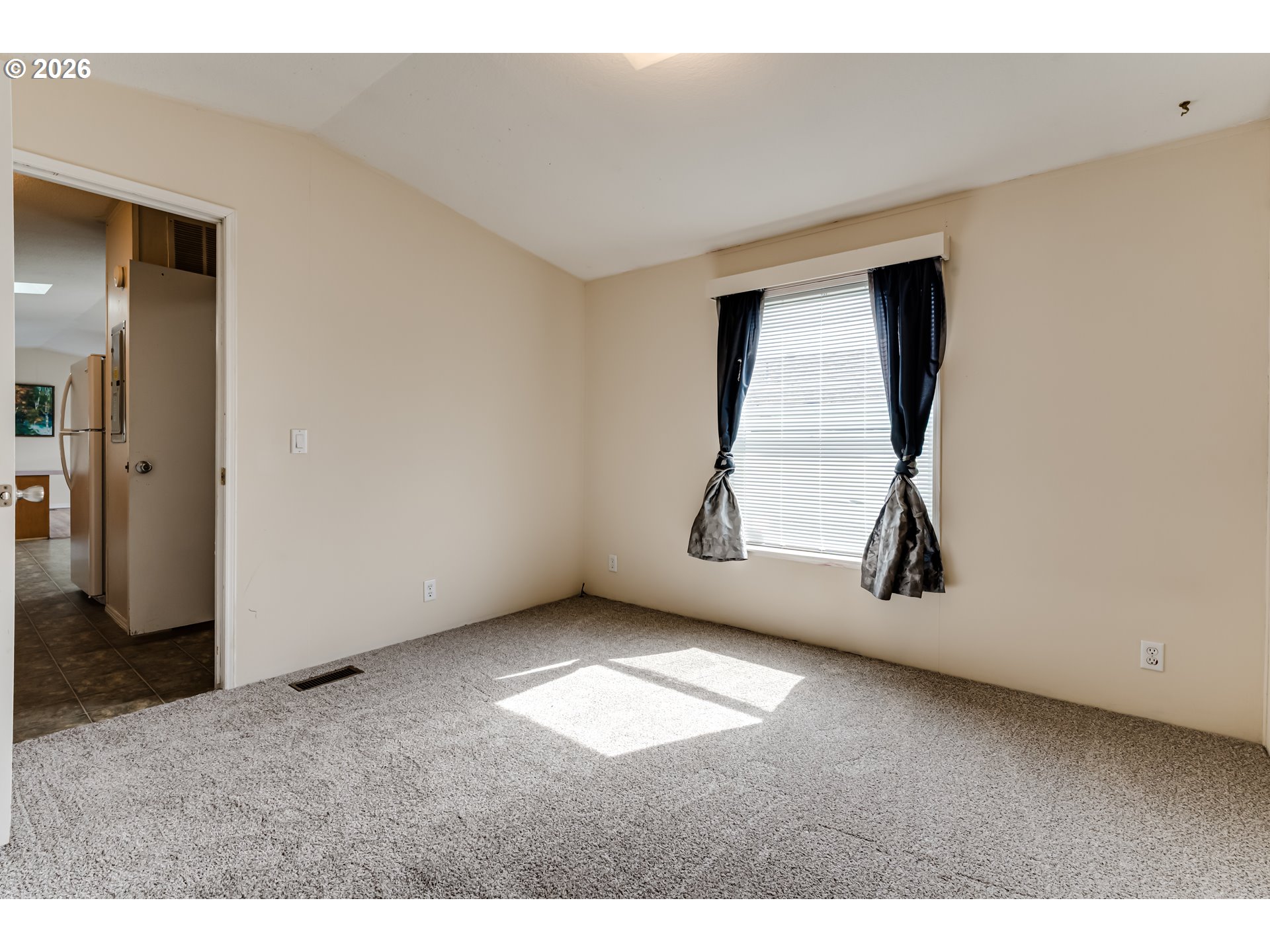 1699 North Terry Street Eugene, OR 97402 - Photo 16 of 30 an empty room with windows