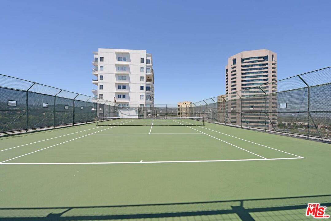 10535 Wilshire Boulevard, Unit 414 Los Angeles, CA 90024 - Photo 39 of 41 a view of a tennis court with tall buildings