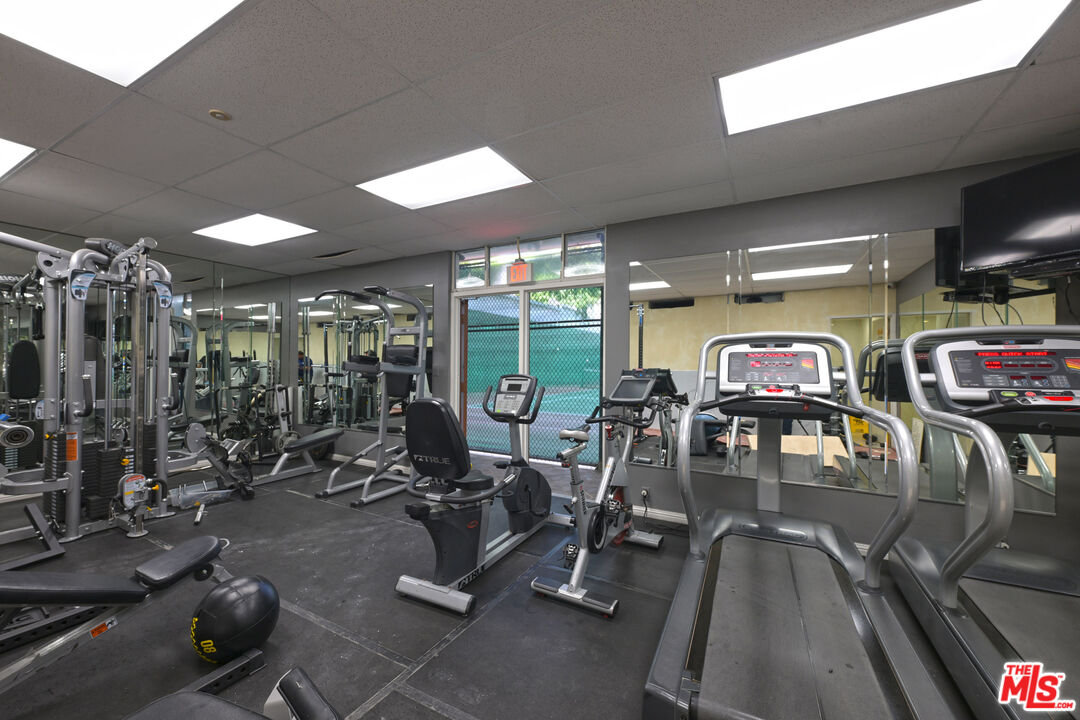 10535 Wilshire Boulevard, Unit 414 Los Angeles, CA 90024 - Photo 40 of 41 a view of a room with gym equipment