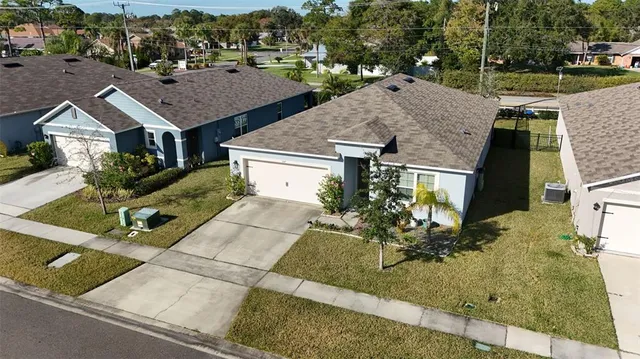 a view of a house with a yard