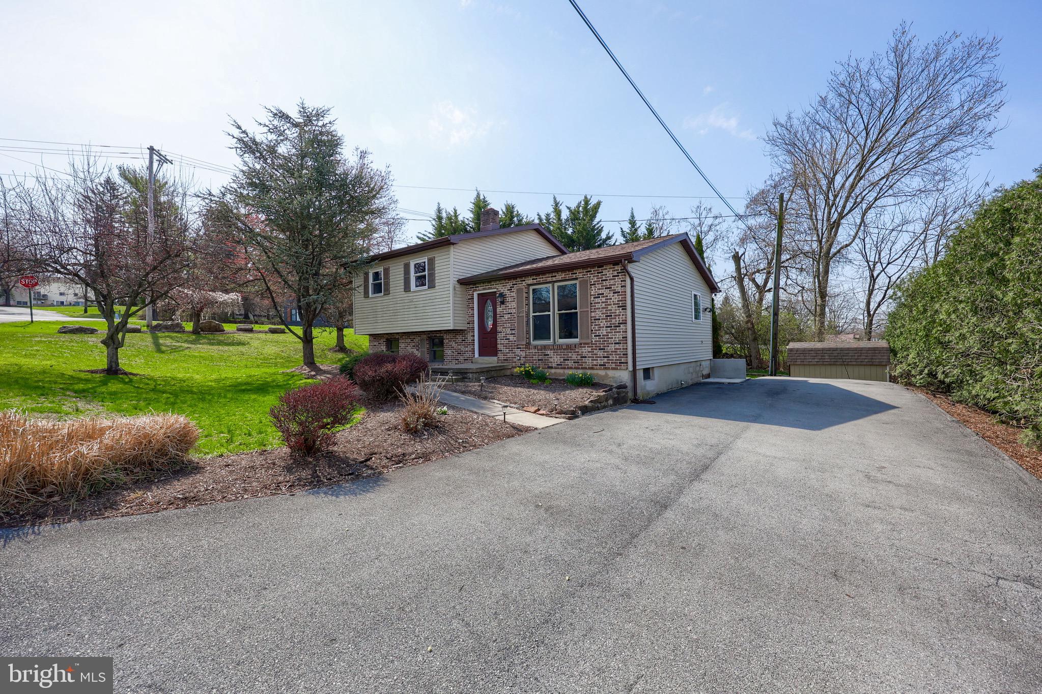 8 Bunker Hill Road Stevens, PA 17578 - Photo 15 of 59 Driveway