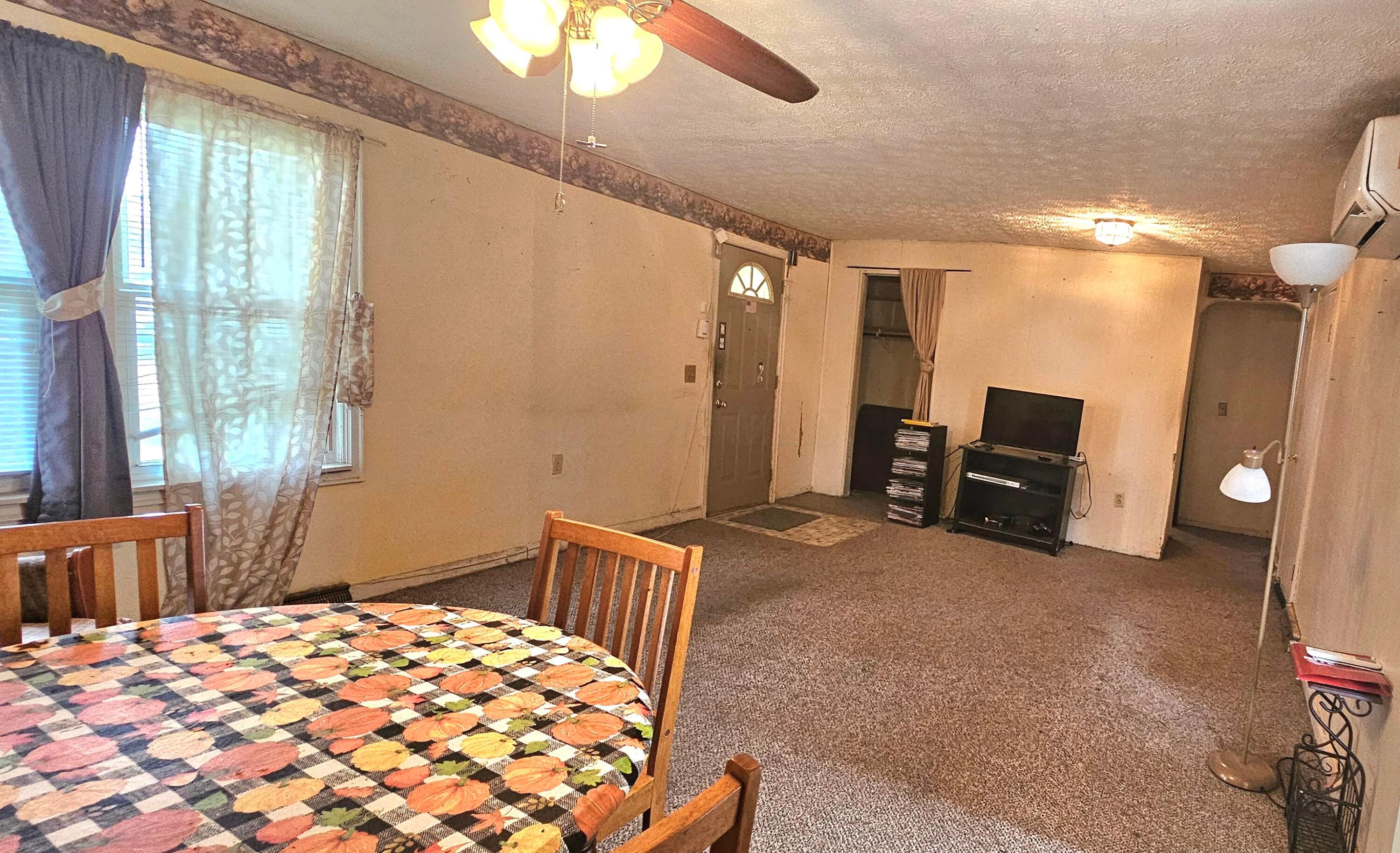 301 Witte Street Lancaster, OH 43130 - Photo 6 of 12 dining area/living room