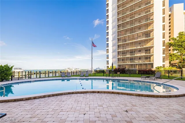 a view of a storage & utility room with washer and dryer