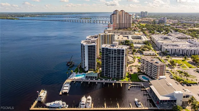 $138,900 | 2350 West First Street, Unit 205, Fort Myers, FL 33901