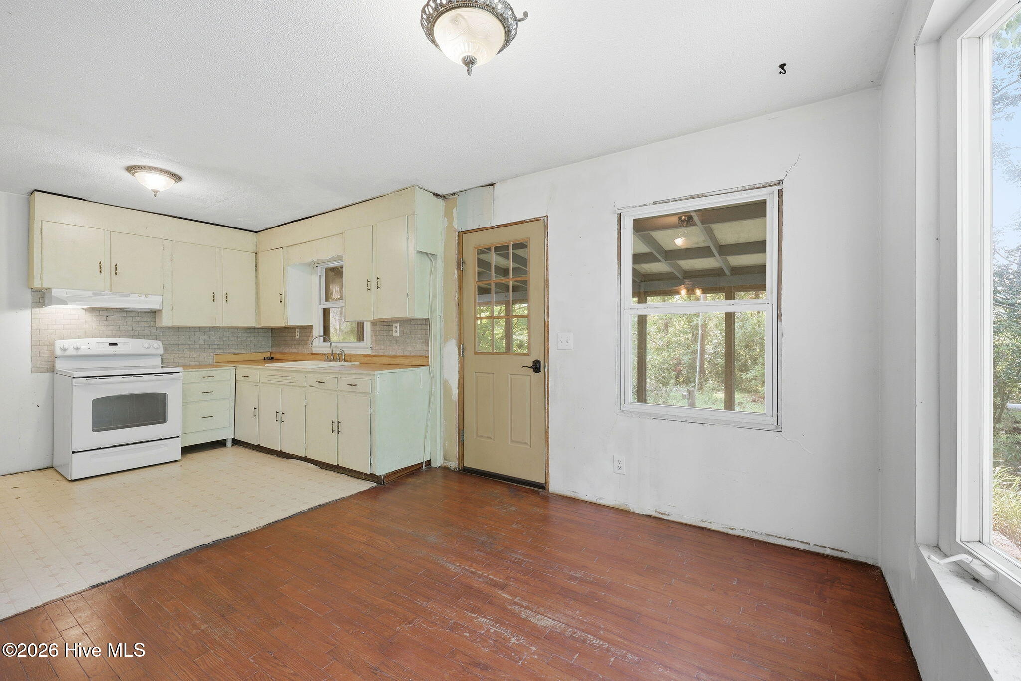 632 East Ocean Road Holly Ridge, NC 28445 - Photo 7 of 49