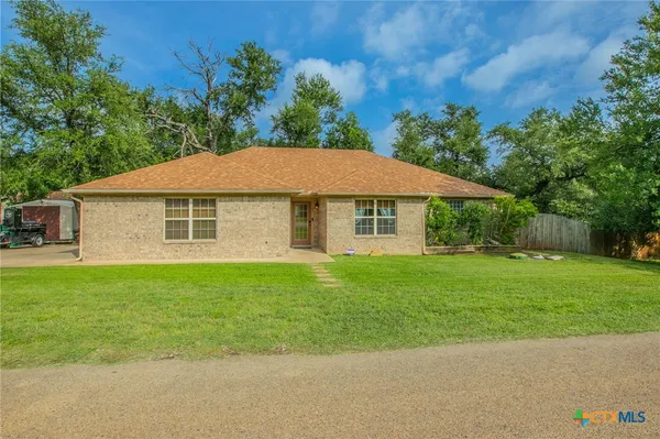 $269,900 | 27 South Sherwood Drive, Belton, TX 76513