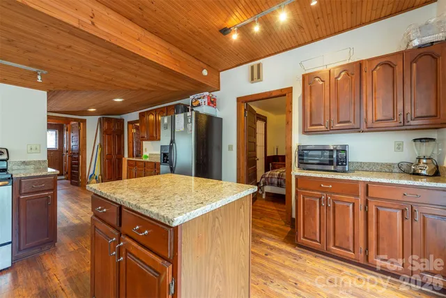 a kitchen that has a lot of cabinets in it