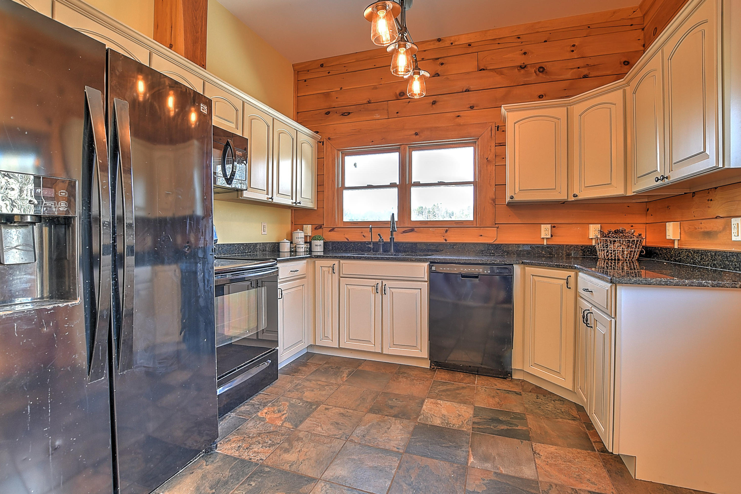 10357 Rich Valley Road Bristol, VA 24202 - Photo 16 of 38 10357 Rich Valley Rd-12