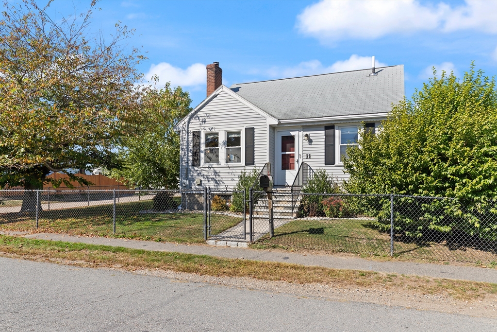 11 Riverside Avenue Quincy, MA 02169 - Photo 4 of 31 Gallery Image 4