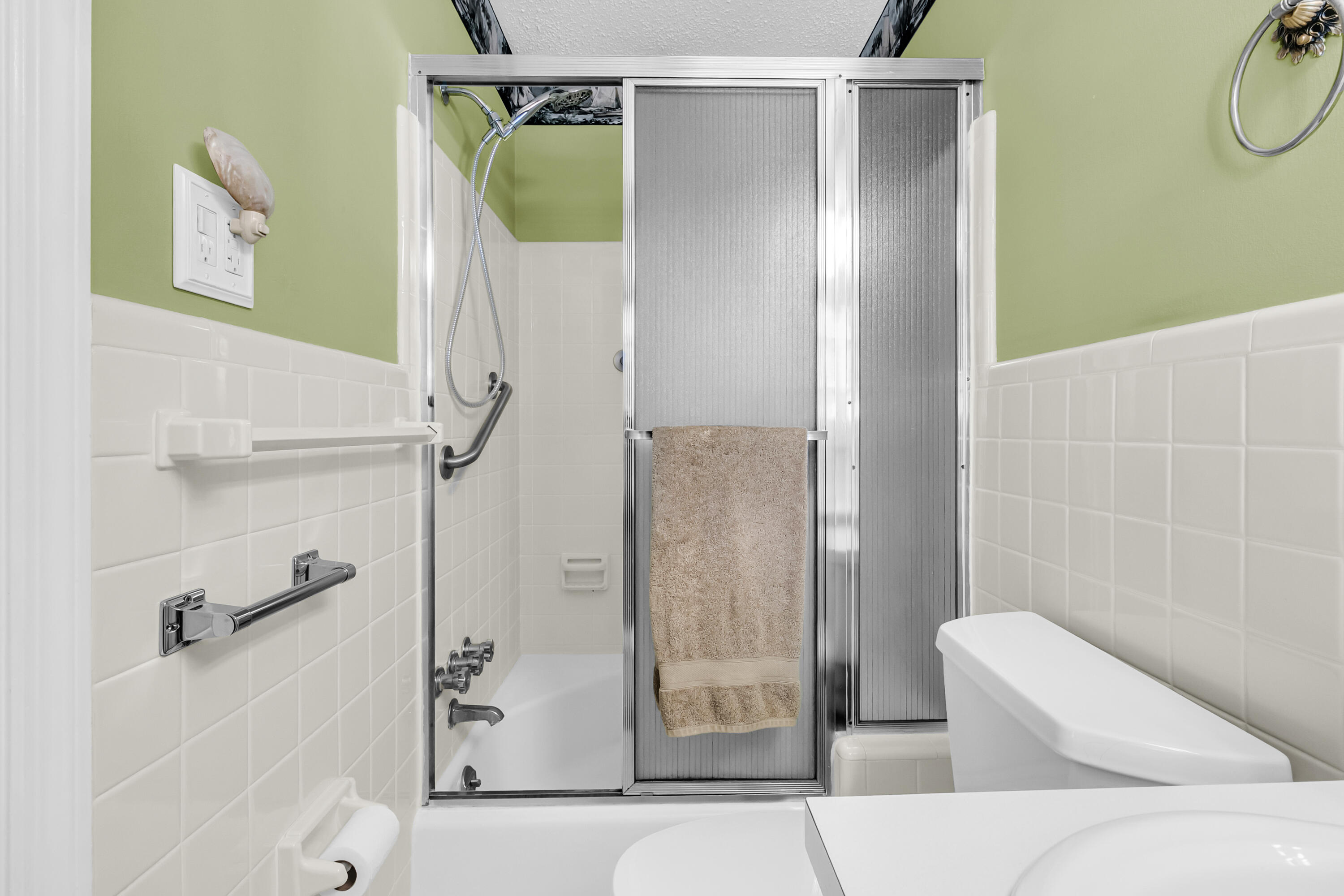 1016 Wheeler Drive Hanahan, SC 29410 - Photo 28 of 41 primary bath