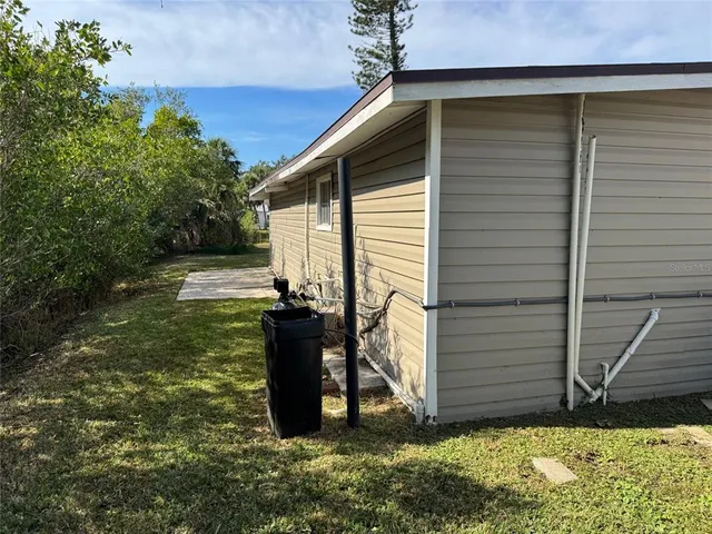 a view of a backyard with pathway