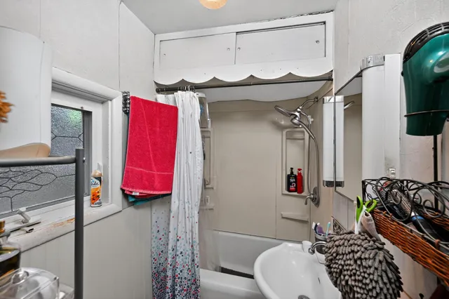 $104,500 | 8478 East Michigan Avenue, Galesburg, MI 49053