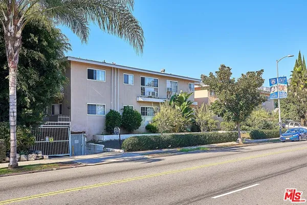 $1,700 | 443 South Wilton Place, Unit 7, Los Angeles, CA 90020