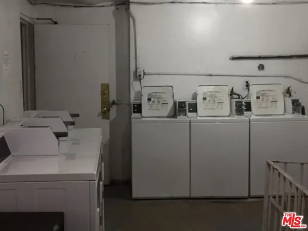 $1,680 | 443 South Wilton Place, Unit 7, Los Angeles, CA 90020