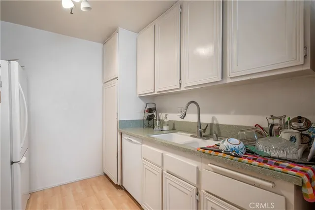 $750,000 | 565 Esplanade, Unit 202, Redondo Beach, CA 90277