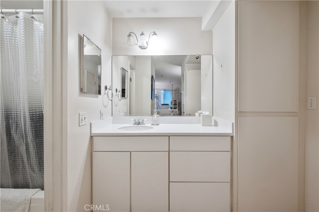 565 Esplanade, Unit 202 Redondo Beach, CA 90277 - Photo 16 of 30