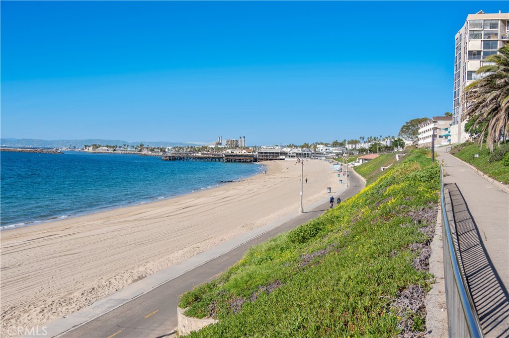 565 Esplanade, Unit 202 Redondo Beach, CA 90277 - Photo 20 of 30