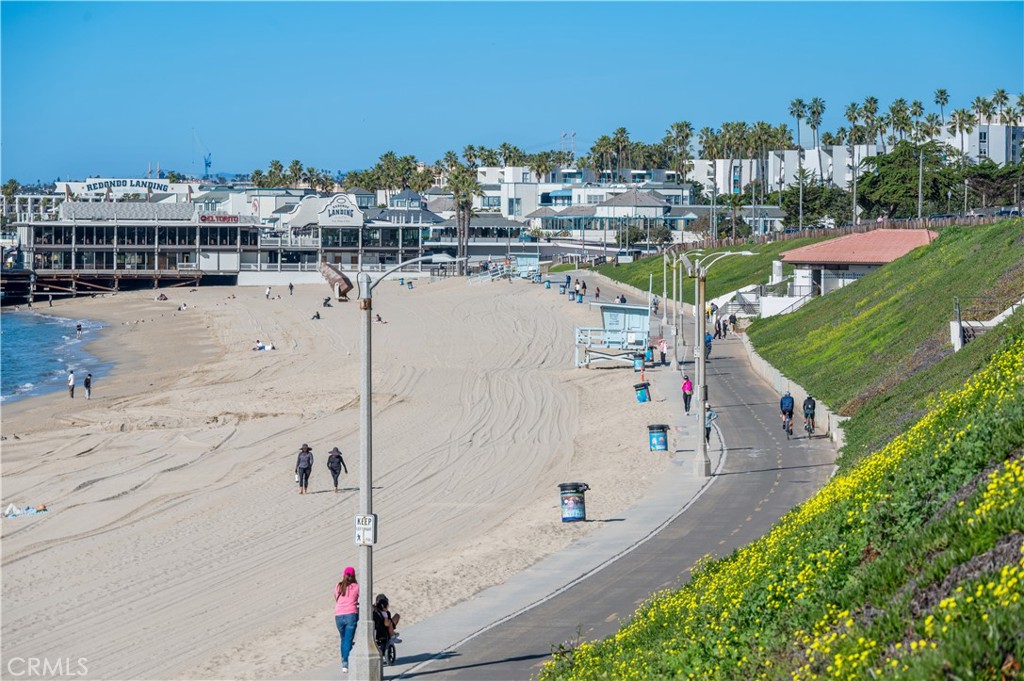 565 Esplanade, Unit 202 Redondo Beach, CA 90277 - Photo 21 of 30