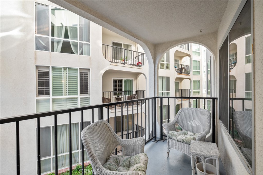 565 Esplanade, Unit 202 Redondo Beach, CA 90277 - Photo 6 of 30