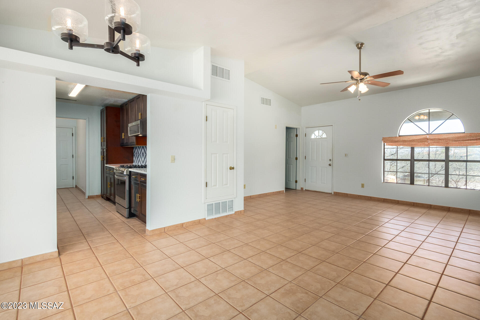 422 Camino Providencia Rio Rico, AZ 85648 - Photo 10 of 23
