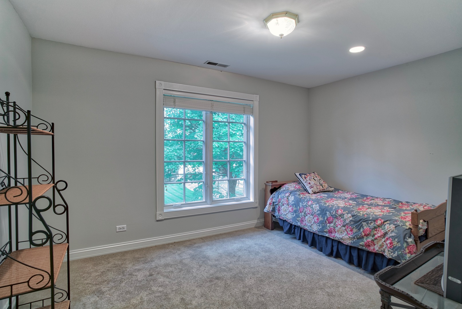 1830 Telegraph Road Lake Forest, IL 60045 - Photo 23 of 31 a bedroom with bed and window