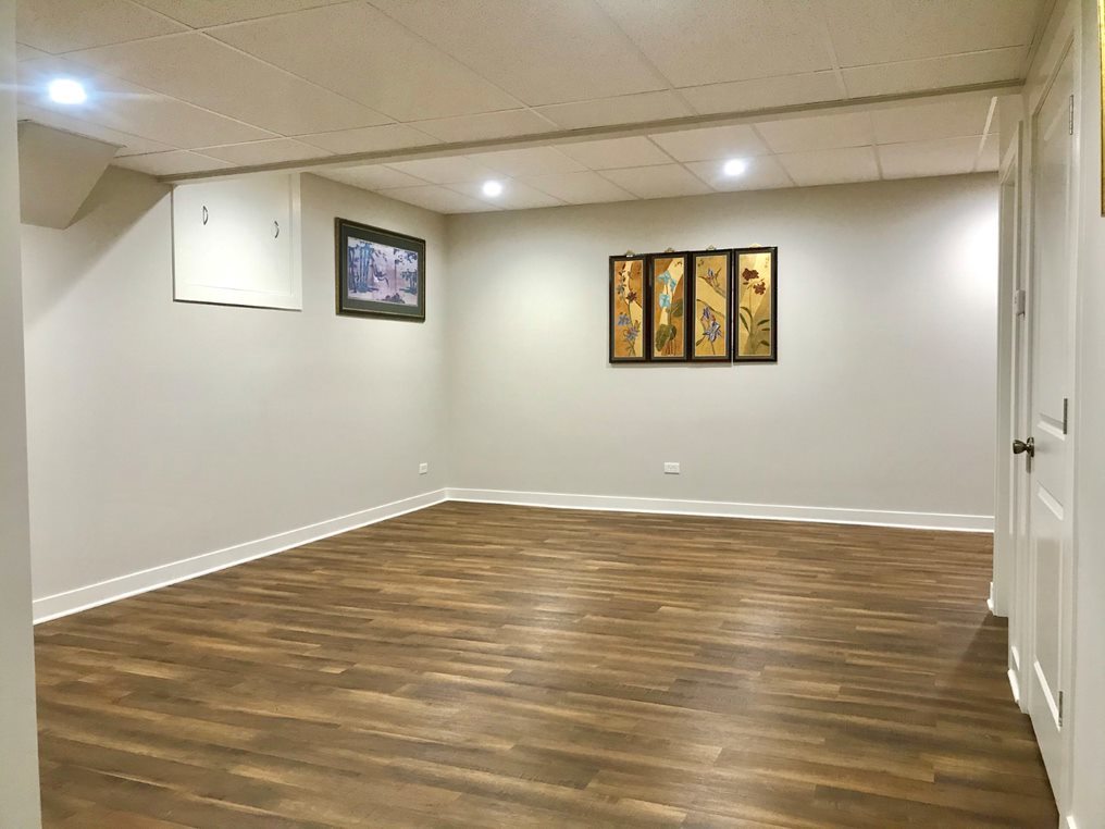 1830 Telegraph Road Lake Forest, IL 60045 - Photo 27 of 31 a view of an empty room with wooden floor and a window