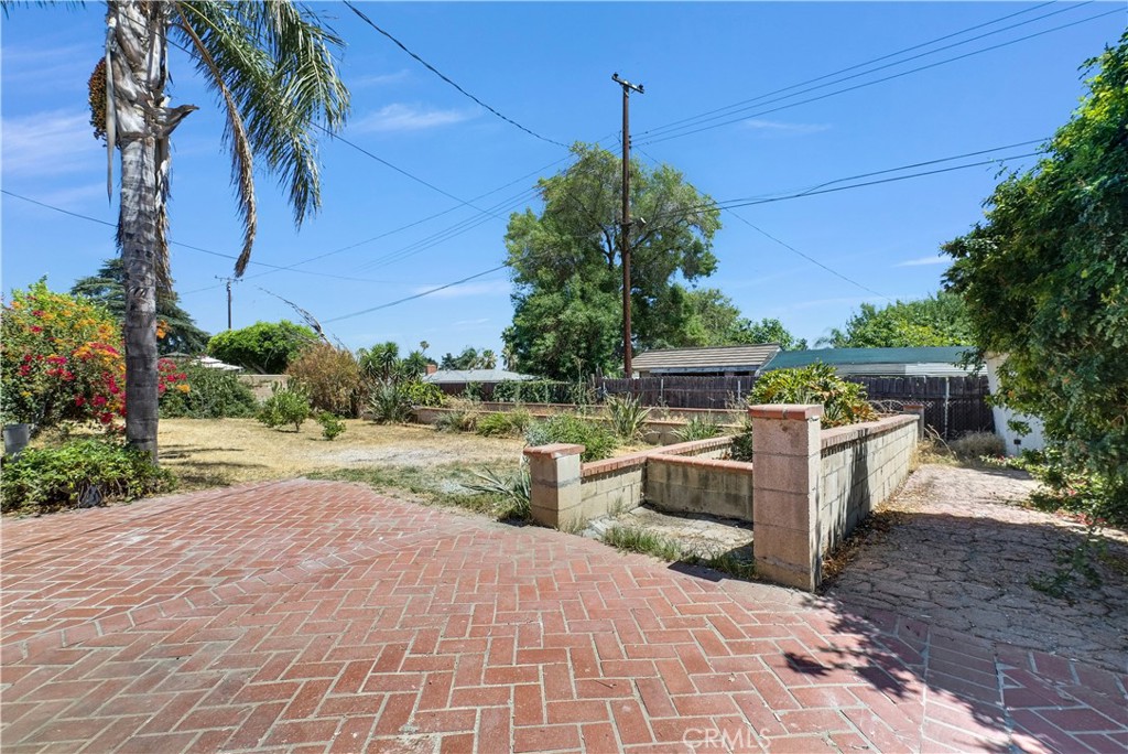 553 East Home Street Rialto, CA 92376 - Photo 25 of 26 Backyard