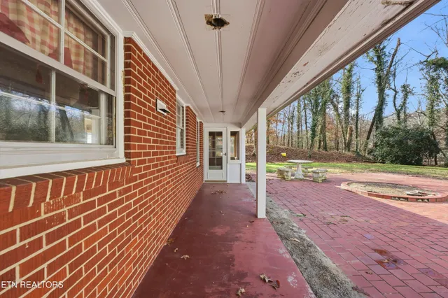a view of a pathway with a balcony