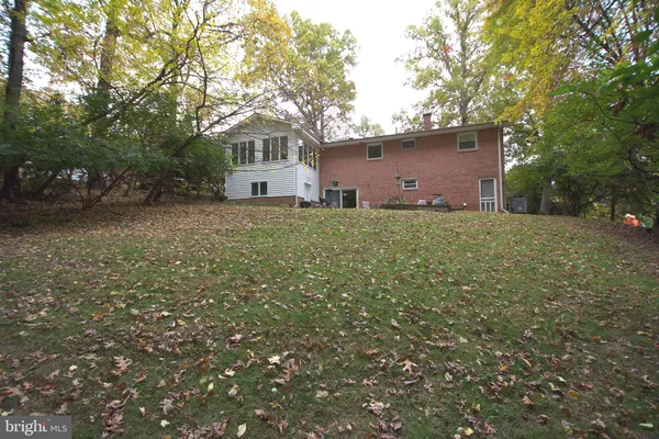 $1,095,000 | 9921 Woodrow Street, Vienna, VA 22181