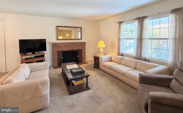 $1,095,000 | 9921 Woodrow Street, Vienna, VA 22181