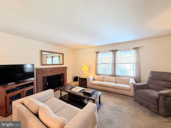 $1,095,000 | 9921 Woodrow Street, Vienna, VA 22181