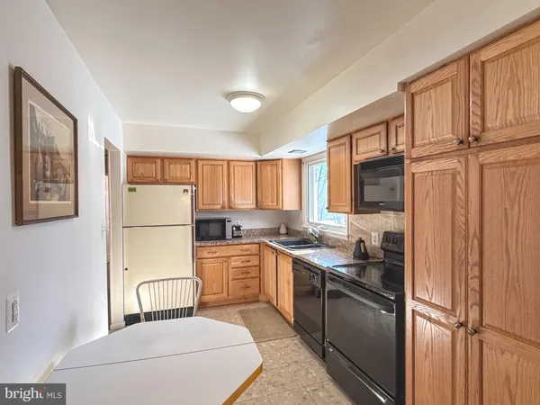 $1,095,000 | 9921 Woodrow Street, Vienna, VA 22181