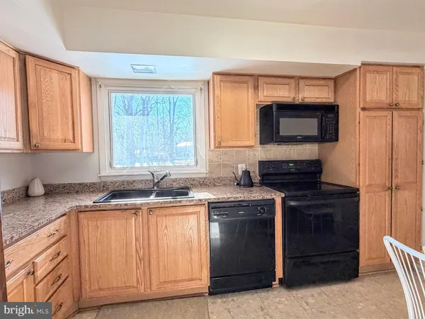 $1,095,000 | 9921 Woodrow Street, Vienna, VA 22181