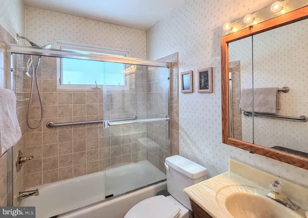 $1,095,000 | 9921 Woodrow Street, Vienna, VA 22181