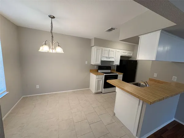 $1,150 | 312 South Poplar Street, Unit 4, Tomball, TX 77375