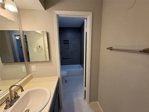$1,150 | 312 South Poplar Street, Unit 4, Tomball, TX 77375