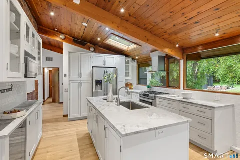 $1,699,000 | 9 Fall Ridge Road, Weston, CT 06883