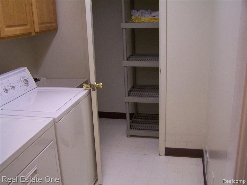 11055 Tree Line Drive Pinckney, MI 48169 - Photo 23 of 25 laundry room
