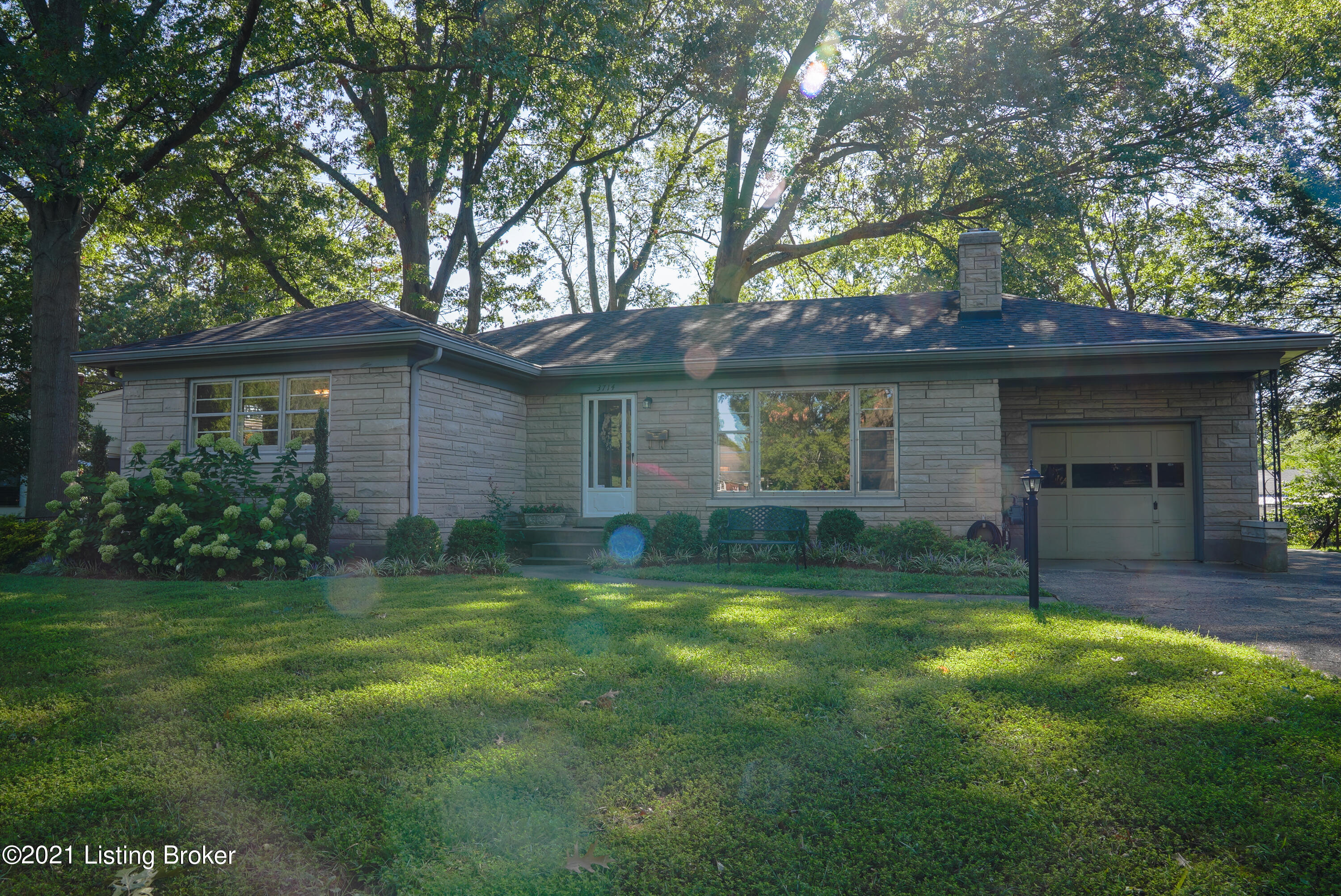 3714 Plymouth Road Louisville, KY 40207 - Photo 4 of 38 DSC01432-HDR - Copy