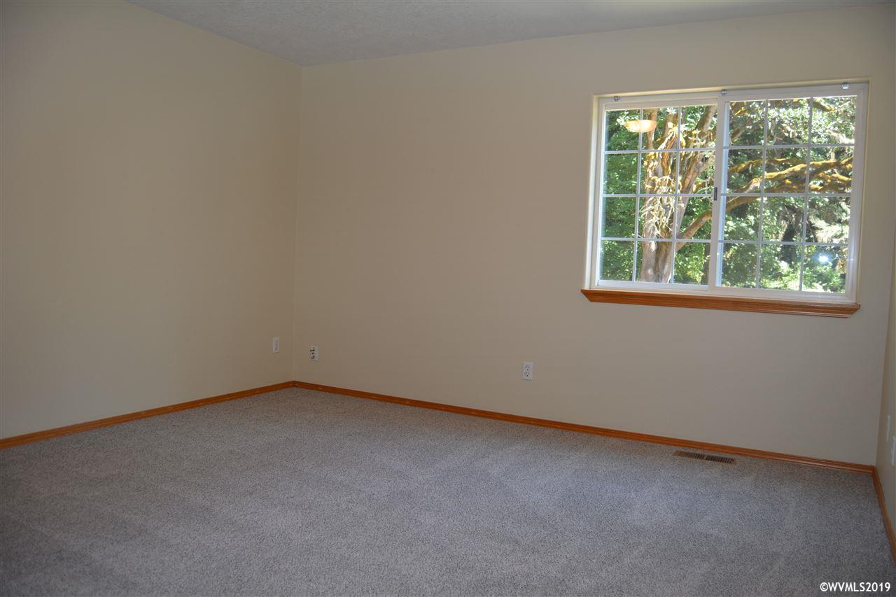 8322 Squirrel Hill Road Southeast Salem, OR 97306 - Photo 20 of 39 Gallery Image 20