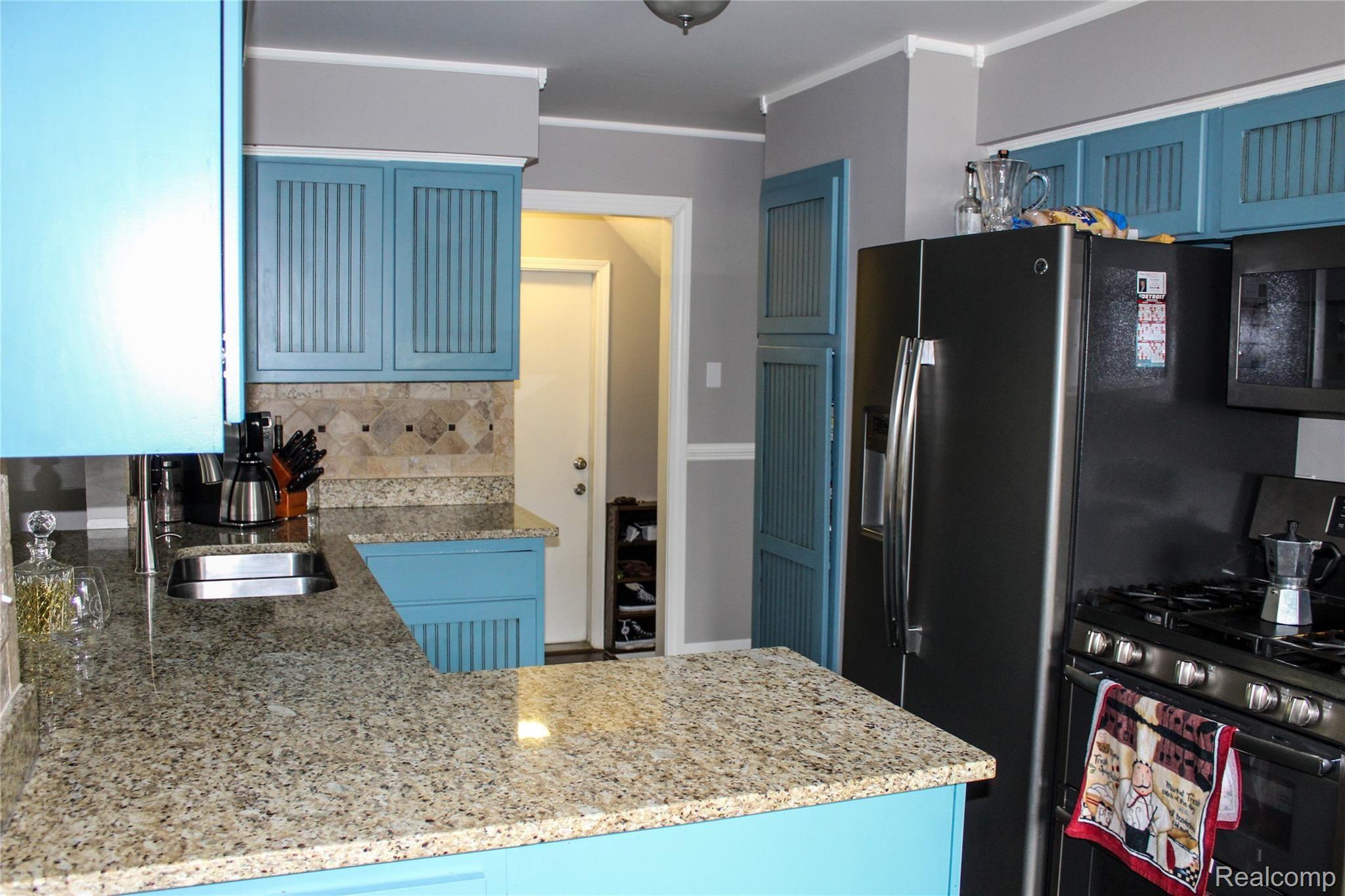 739 Meadowlake Road Canton, MI 48188 - Photo 11 of 44 Kitchen_4.jpg