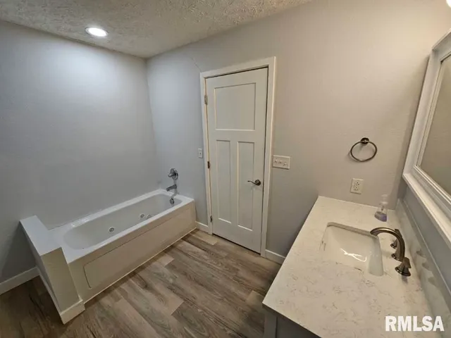 $259,400 | 10457 Puckett Lane, Mount Vernon, IL 62864