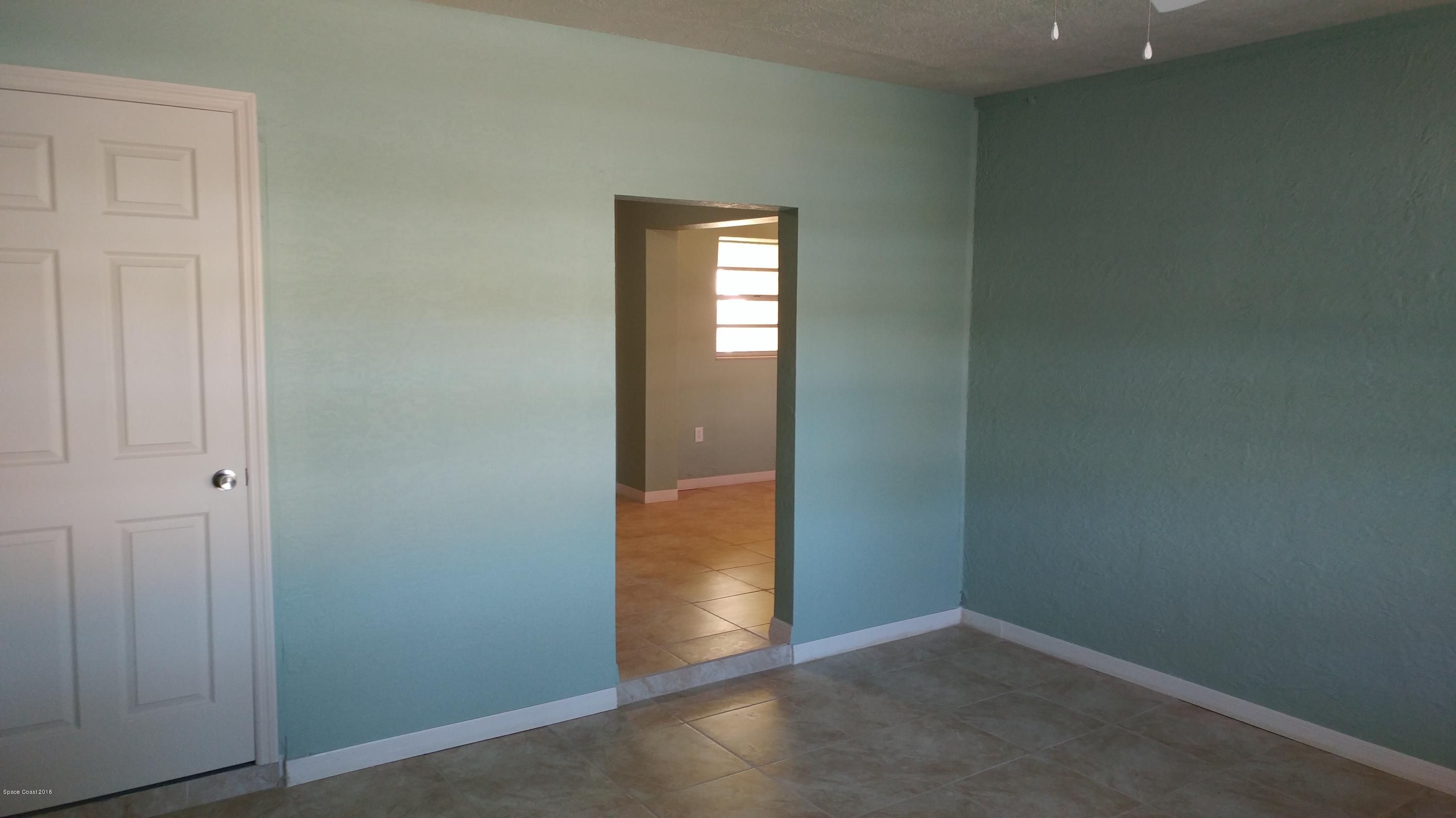 1961 Nottingham Road Melbourne, FL 32935 - Photo 11 of 19 1125160941